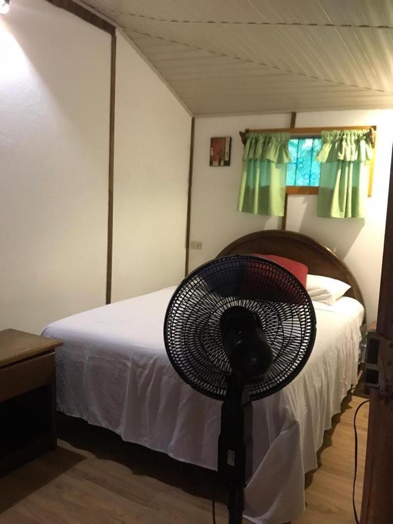 Mal Pais Surf Camp Hotel Playa Santa Teresa  Ngoại thất bức ảnh