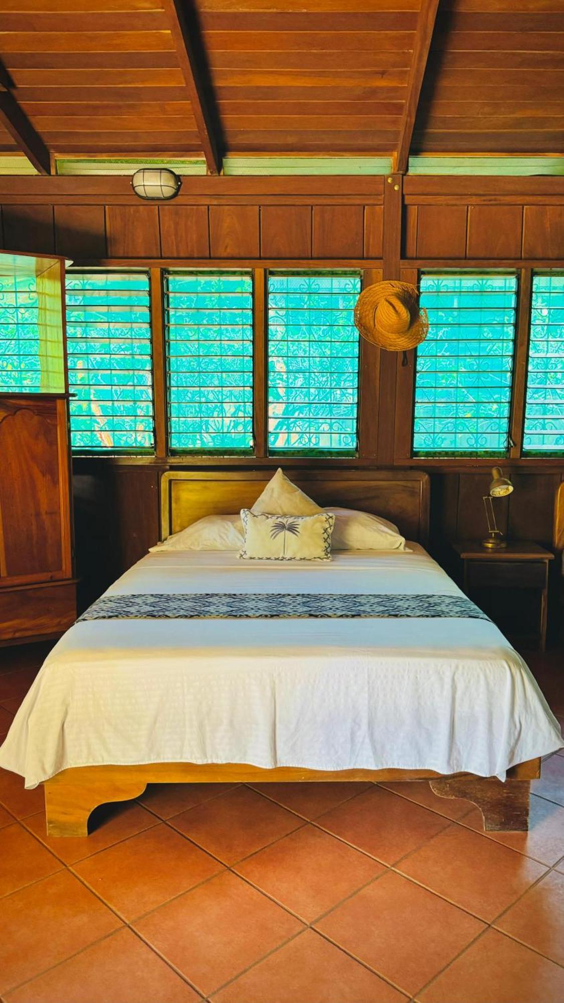Mal Pais Surf Camp Hotel Playa Santa Teresa  Ngoại thất bức ảnh