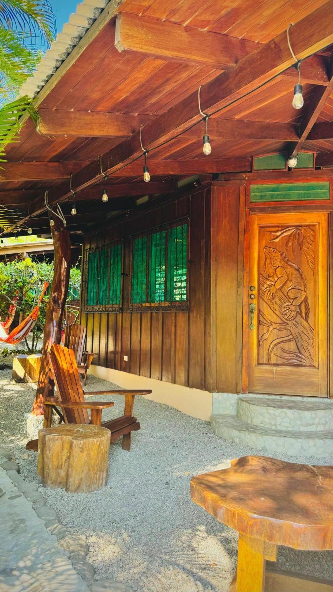Mal Pais Surf Camp Hotel Playa Santa Teresa  Ngoại thất bức ảnh
