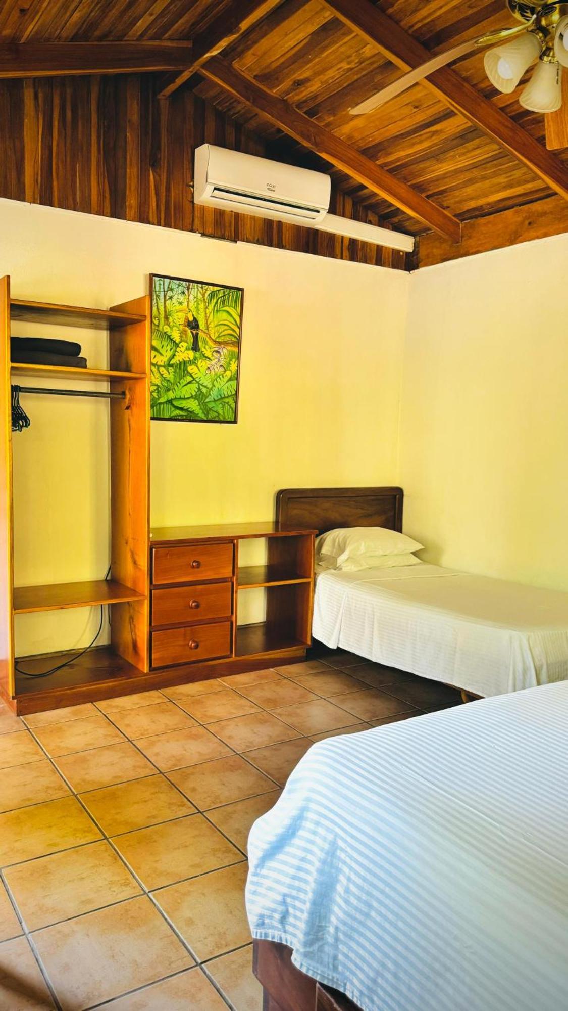 Mal Pais Surf Camp Hotel Playa Santa Teresa  Ngoại thất bức ảnh