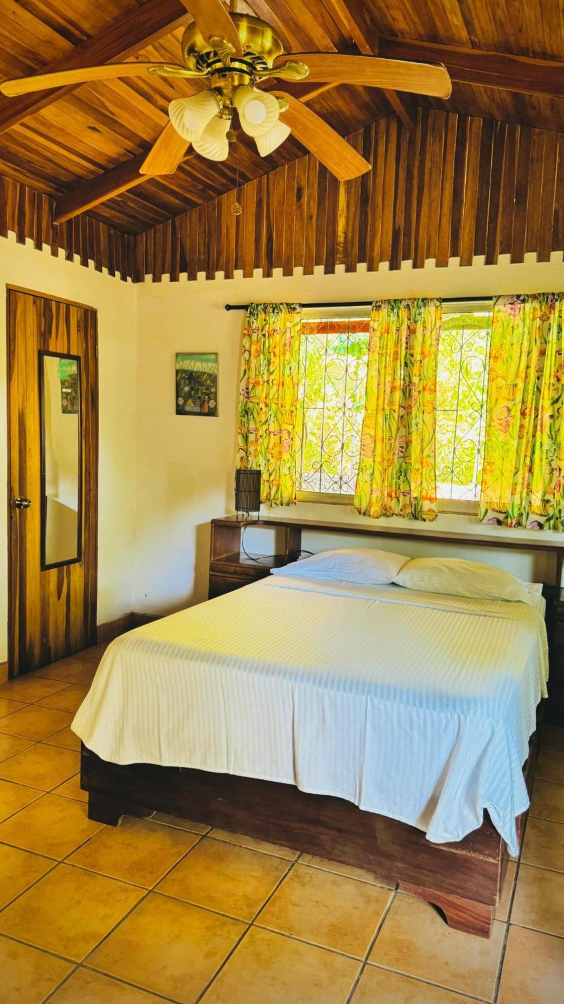 Mal Pais Surf Camp Hotel Playa Santa Teresa  Ngoại thất bức ảnh