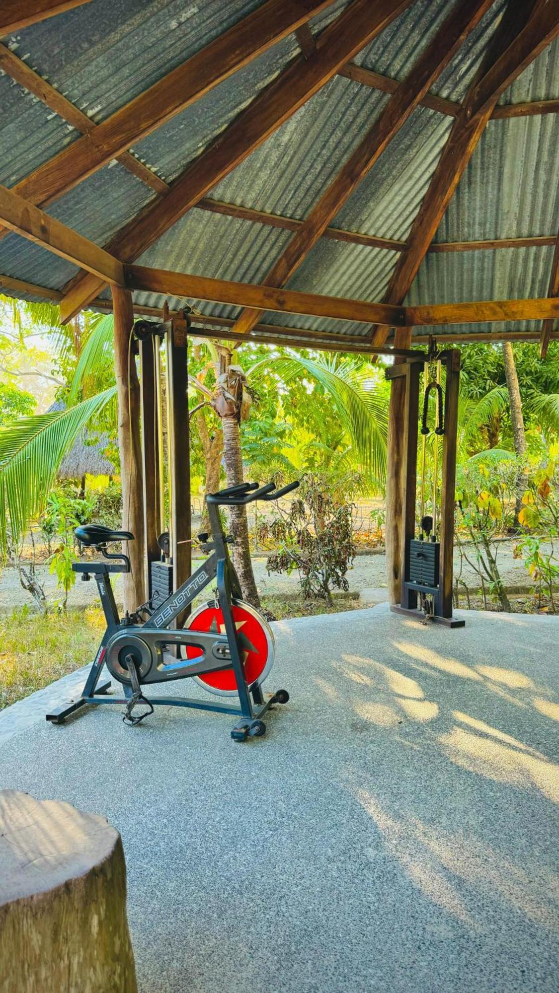 Mal Pais Surf Camp Hotel Playa Santa Teresa  Ngoại thất bức ảnh