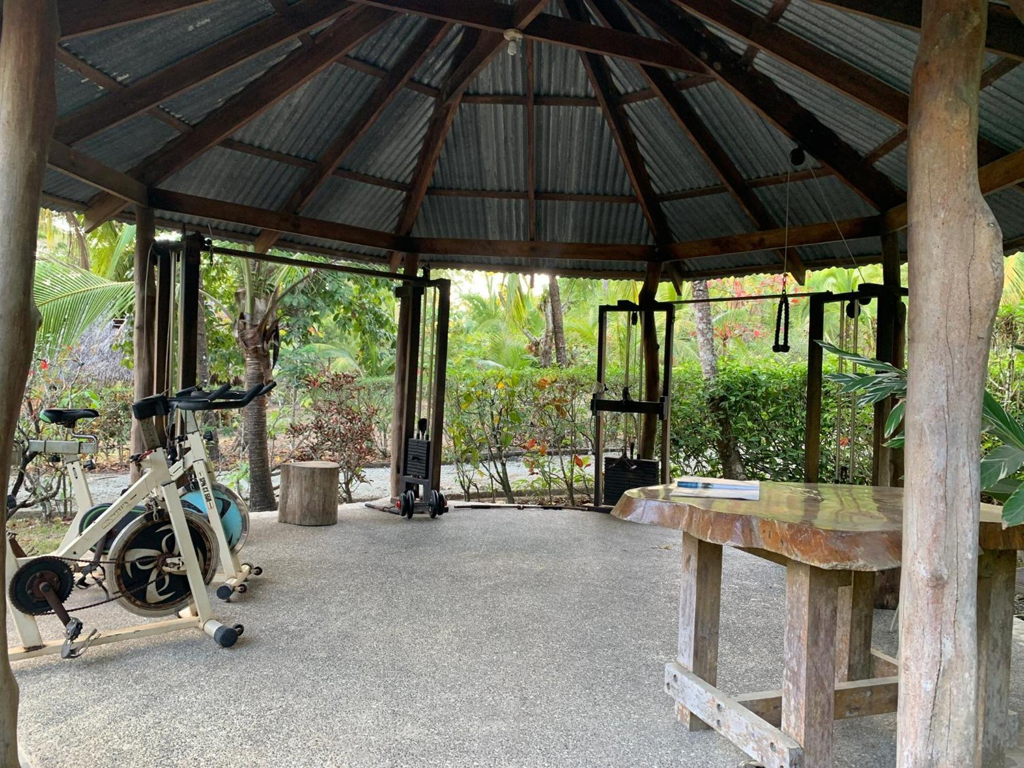 Mal Pais Surf Camp Hotel Playa Santa Teresa  Ngoại thất bức ảnh