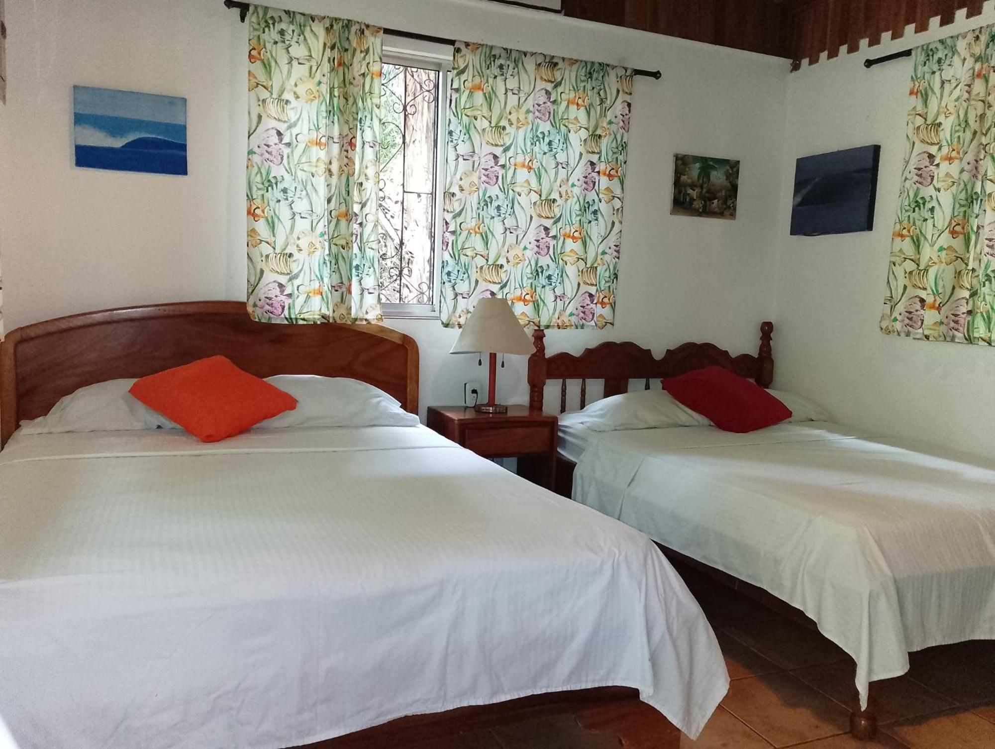 Mal Pais Surf Camp Hotel Playa Santa Teresa  Ngoại thất bức ảnh